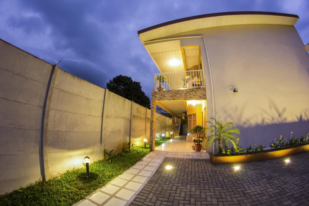 Apartamentos Valle Del Volcan La Fortuna Eksteriør bilde